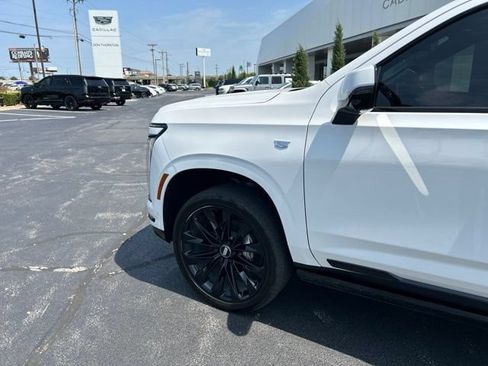 Certified 2025 Cadillac Escalade Sport Platinum w/ LPO, ONYX Package AWD/4WD image 11