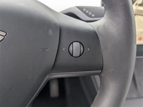 Used 2025 Tesla Model Y Long Range image 27