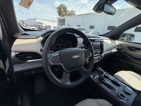 Used 2023 Chevrolet Traverse LS FWD image 18