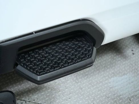 Used 2025 Chevrolet Silverado 2500 LT w/ Convenience Package image 19