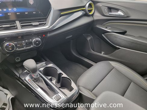 Used 2025 Chevrolet Trax ACTIV w/ Sunroof Package image 26