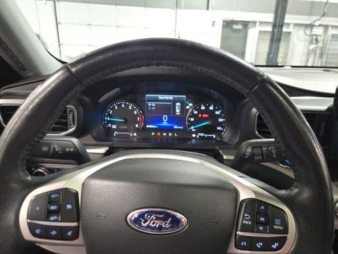 Used 2022 Ford Explorer XLT w/ Equipment Group 202A AWD/4WD image 17