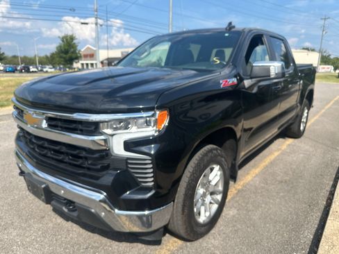 Used 2024 Chevrolet Silverado 1500 LT w/ Z71 Off-Road Package AWD/4WD image 8