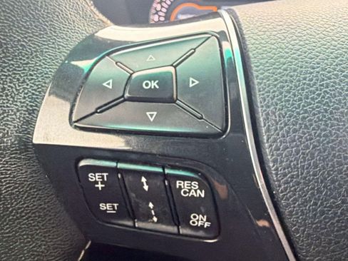 Used 2018 Ford Explorer Platinum image 16