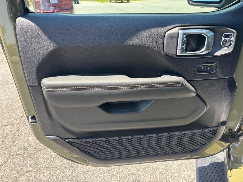 New 2026 Jeep Wrangler Unlimited Sahara AWD/4WD image 8