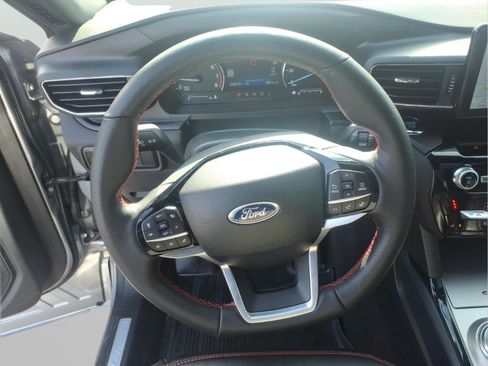 Used 2023 Ford Explorer ST-Line w/ Class IV Trailer Tow Package image 15