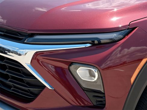 Used 2024 Chevrolet TrailBlazer LT w/ Convenience Package image 3