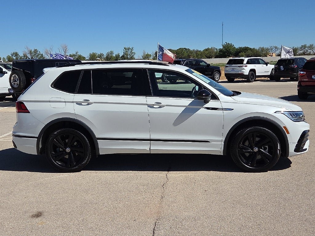 Used 2024 Volkswagen Tiguan SE R-Line FWD image 6