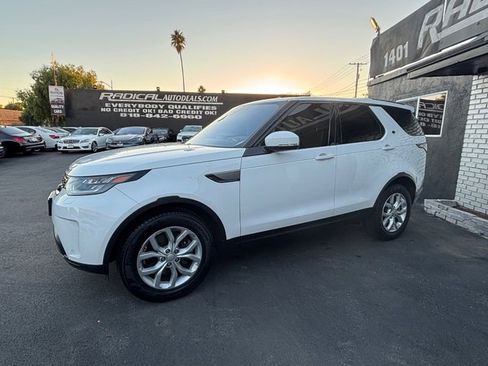 Used 2017 Land Rover Discovery SE image 12