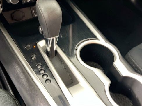 Used 2019 Nissan Pathfinder S image 25