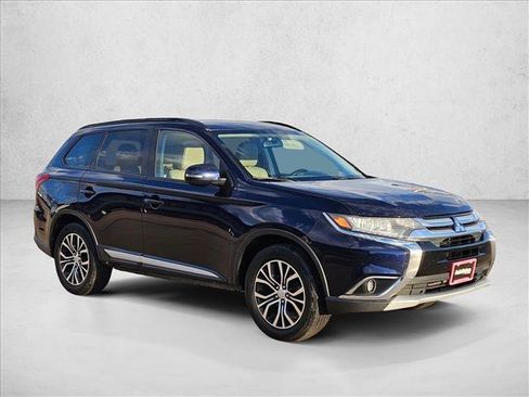 Used 2016 Mitsubishi Outlander SE image 3