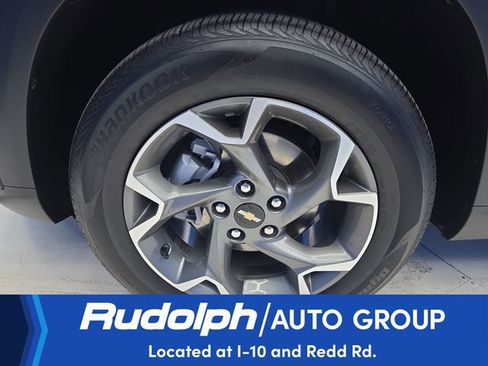 Used 2025 Chevrolet Trax LT w/ LT Convenience Package FWD image 29