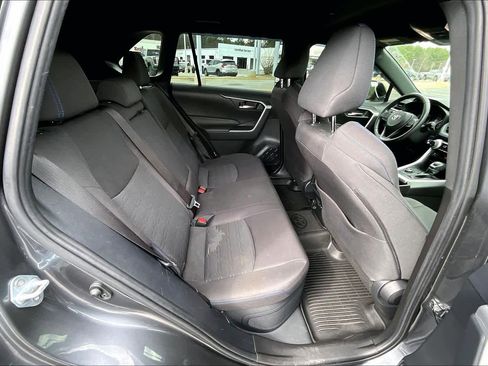 Used 2022 Toyota RAV4 SE image 19