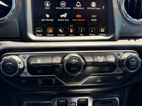 Used 2021 Jeep Wrangler Unlimited Sahara AWD/4WD image 11