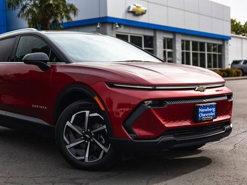 New 2026 Chevrolet Equinox EV LT image 3