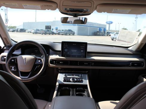 Used 2021 Lincoln Aviator AWD image 9