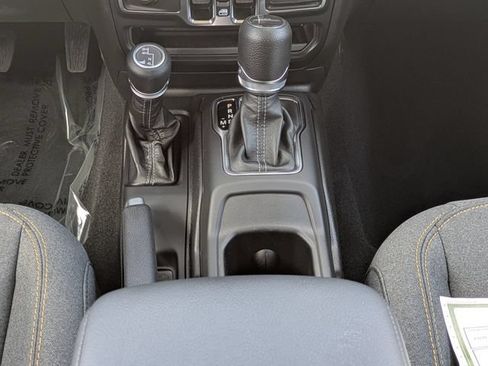 New 2025 Jeep Gladiator Sport AWD/4WD image 18