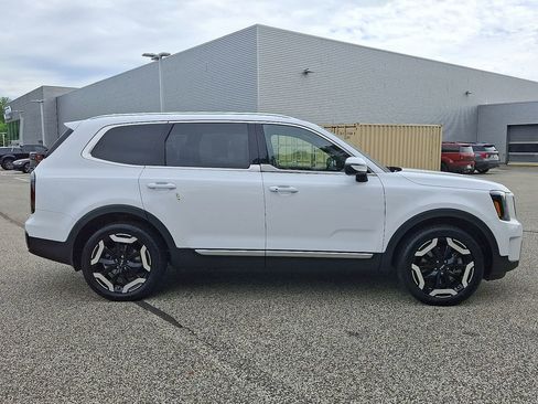 Used 2023 Kia Telluride EX w/ EX Captain's Chair Package FWD image 7