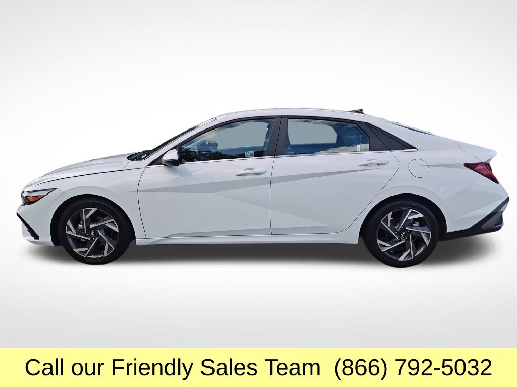 Used 2025 Hyundai Elantra Limited FWD image 2