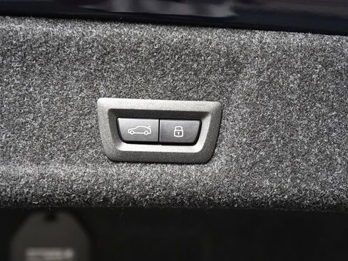 New 2026 BMW 330i Sedan w/ M Sport Package image 11