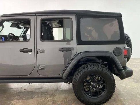 Used 2024 Jeep Wrangler Unlimited image 96
