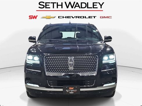 Used 2024 Lincoln Navigator Premiere image 2