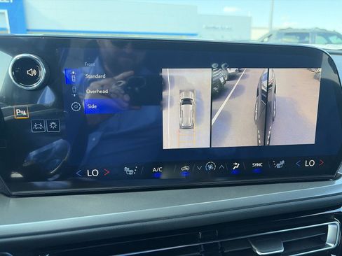 New 2026 Chevrolet Traverse LT w/ Driver Confidence Package FWD image 24