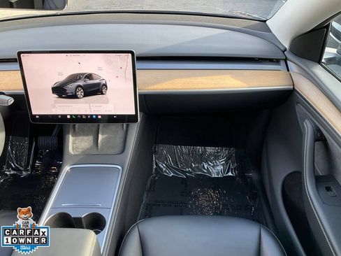 Used 2024 Tesla Model Y Long Range AWD/4WD image 65