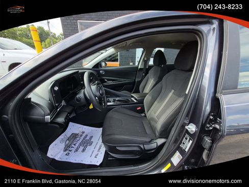 Used 2021 Hyundai Elantra SE FWD image 7