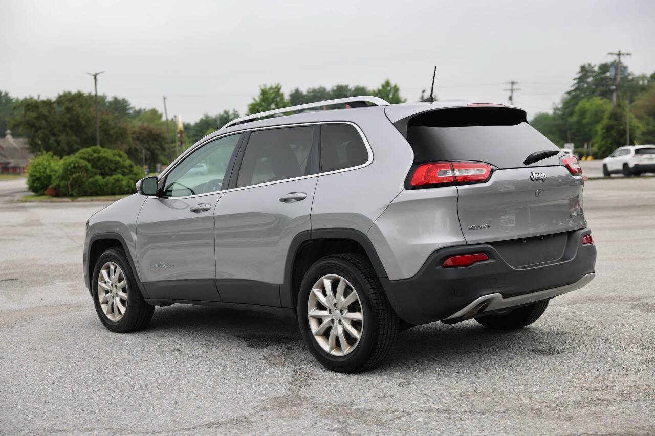 Used 2017 Jeep Cherokee Limited AWD/4WD image 3