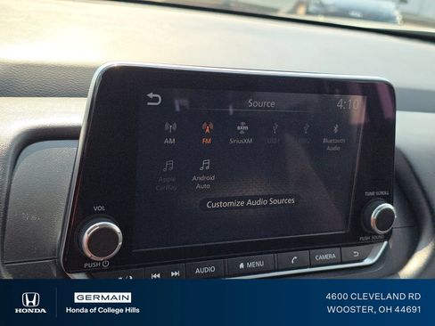 Used 2024 Nissan Rogue SV FWD image 3