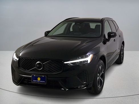 Used 2026 Volvo XC60 B5 Core AWD/4WD image 2