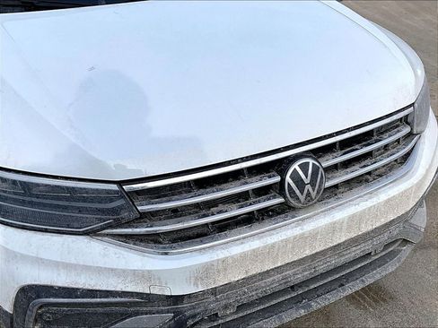 Used 2024 Volkswagen Tiguan SE image 29