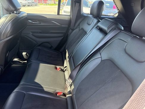 Used 2024 Jeep Grand Cherokee Altitude AWD/4WD image 27