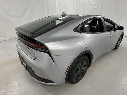 Used 2024 Toyota Prius LE image 3