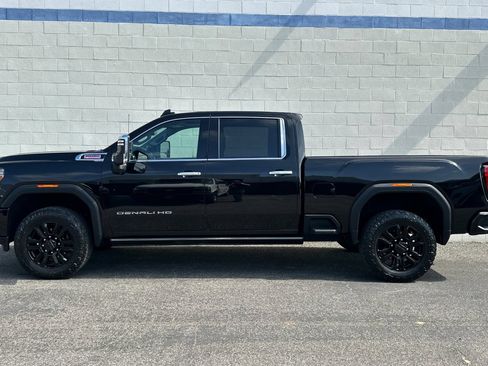 Used 2021 GMC Sierra 2500 Denali w/ Denali Black Diamond Edition AWD/4WD image 7