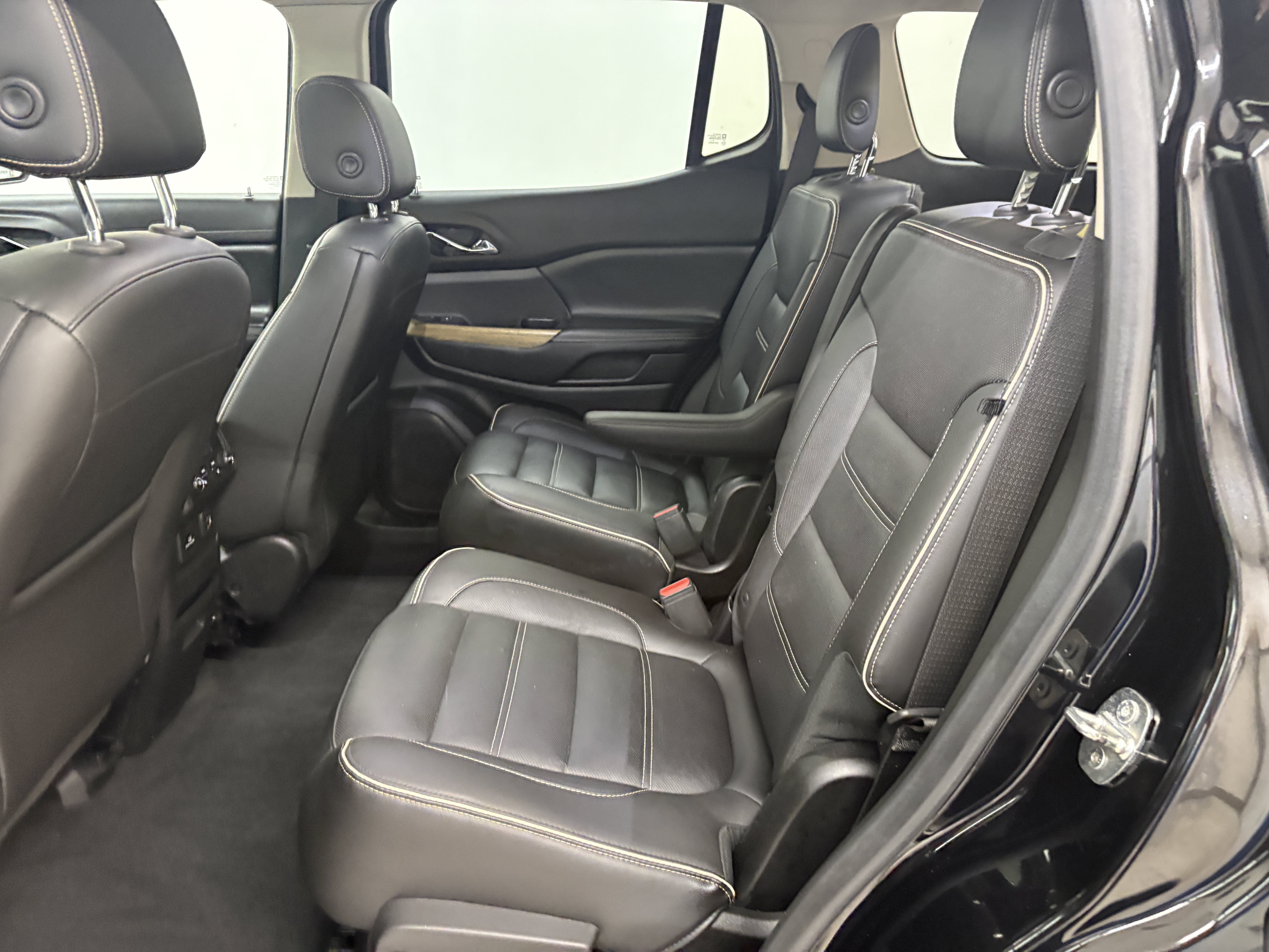 Used 2019 GMC Acadia Denali w/ Technology Package FWD image 13