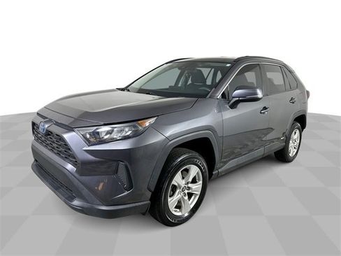 Used 2021 Toyota RAV4 LE image 1