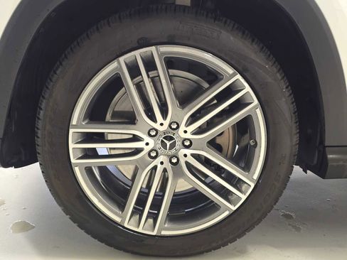Used 2025 Mercedes-Benz GLS 450 4MATIC image 10