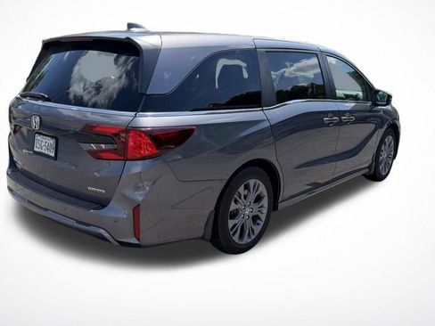 Used 2025 Honda Odyssey Touring image 4