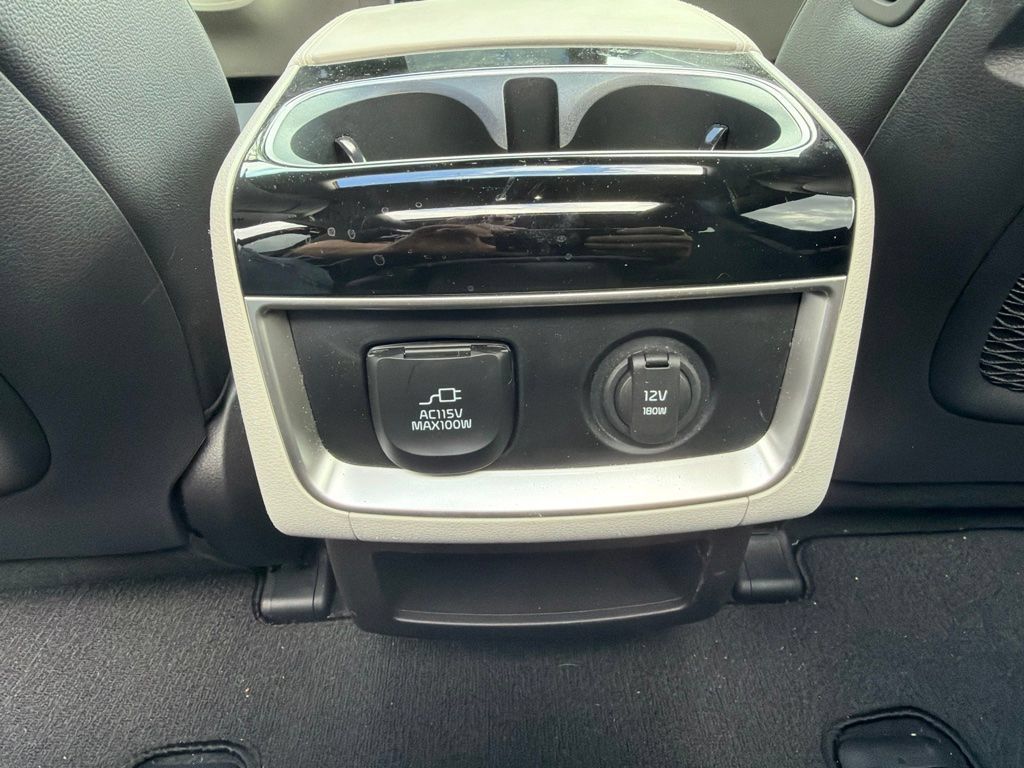 Certified 2023 Kia Carnival SX Prestige FWD image 26