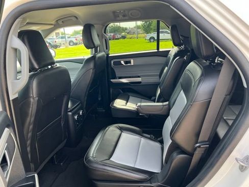 Used 2023 Ford Explorer XLT w/ Equipment Group 202A AWD/4WD image 13