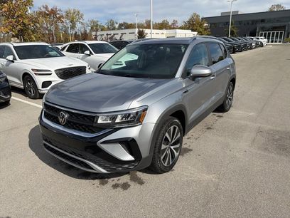Used 2023 Volkswagen Taos SE w/ Panoramic Sunroof Package