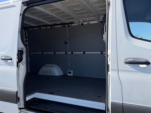 Used 2025 Mercedes-Benz Sprinter 2500 image 10