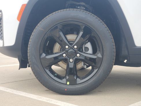 New 2026 Jeep Grand Cherokee Limited w/ Limited Altitude Package image 9