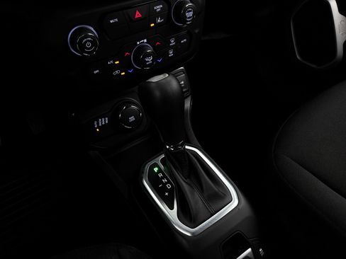 Used 2021 Jeep Renegade Latitude w/ Convenience Group AWD/4WD image 23