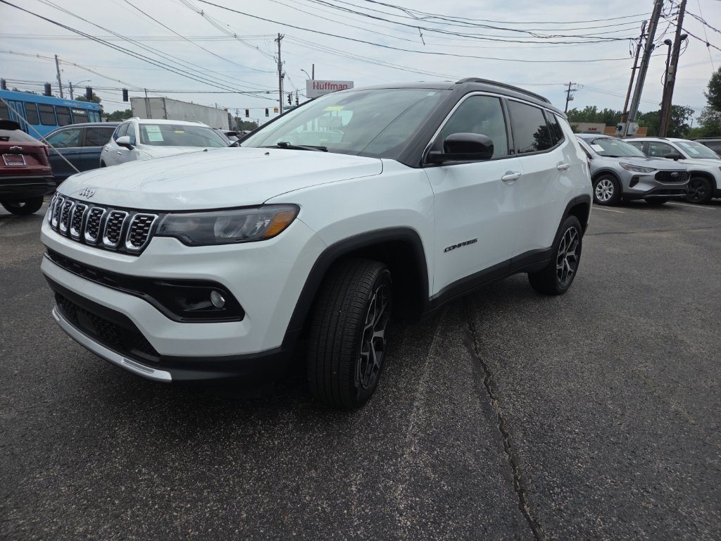 Used 2025 Jeep Compass Limited AWD/4WD image 3