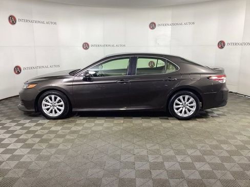 Used 2018 Toyota Camry LE image 7