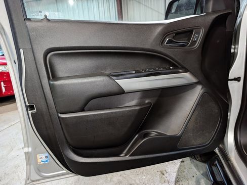 Used 2019 Chevrolet Colorado LT w/ Colorado RST Special Edition image 11