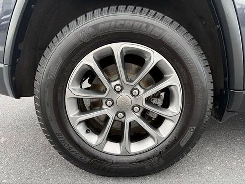 Used 2015 Jeep Grand Cherokee Limited image 25